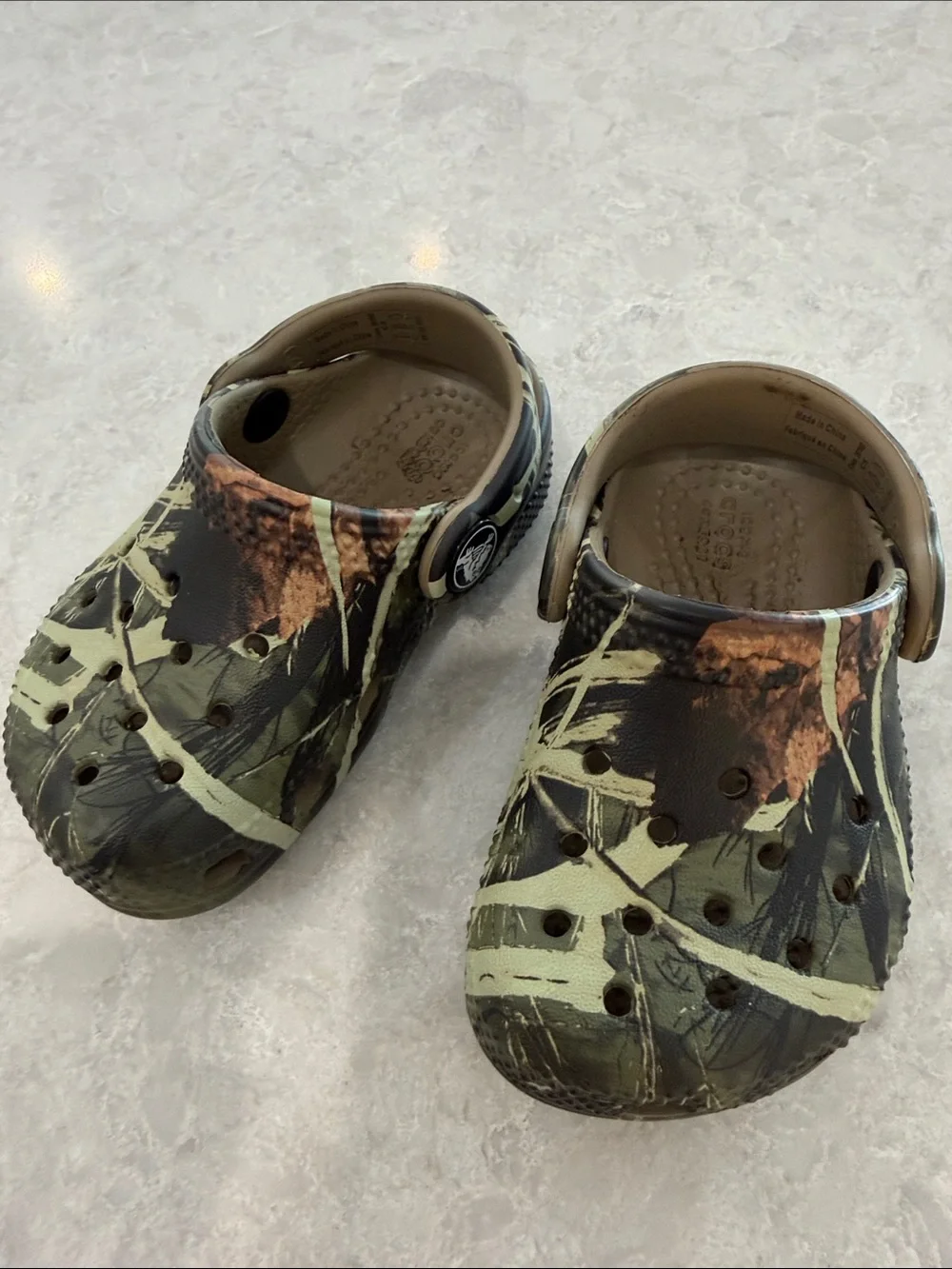 CROCS Kids Clog in Green Camo Print